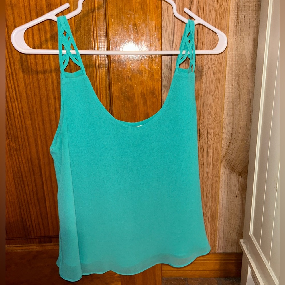 Flowy tank